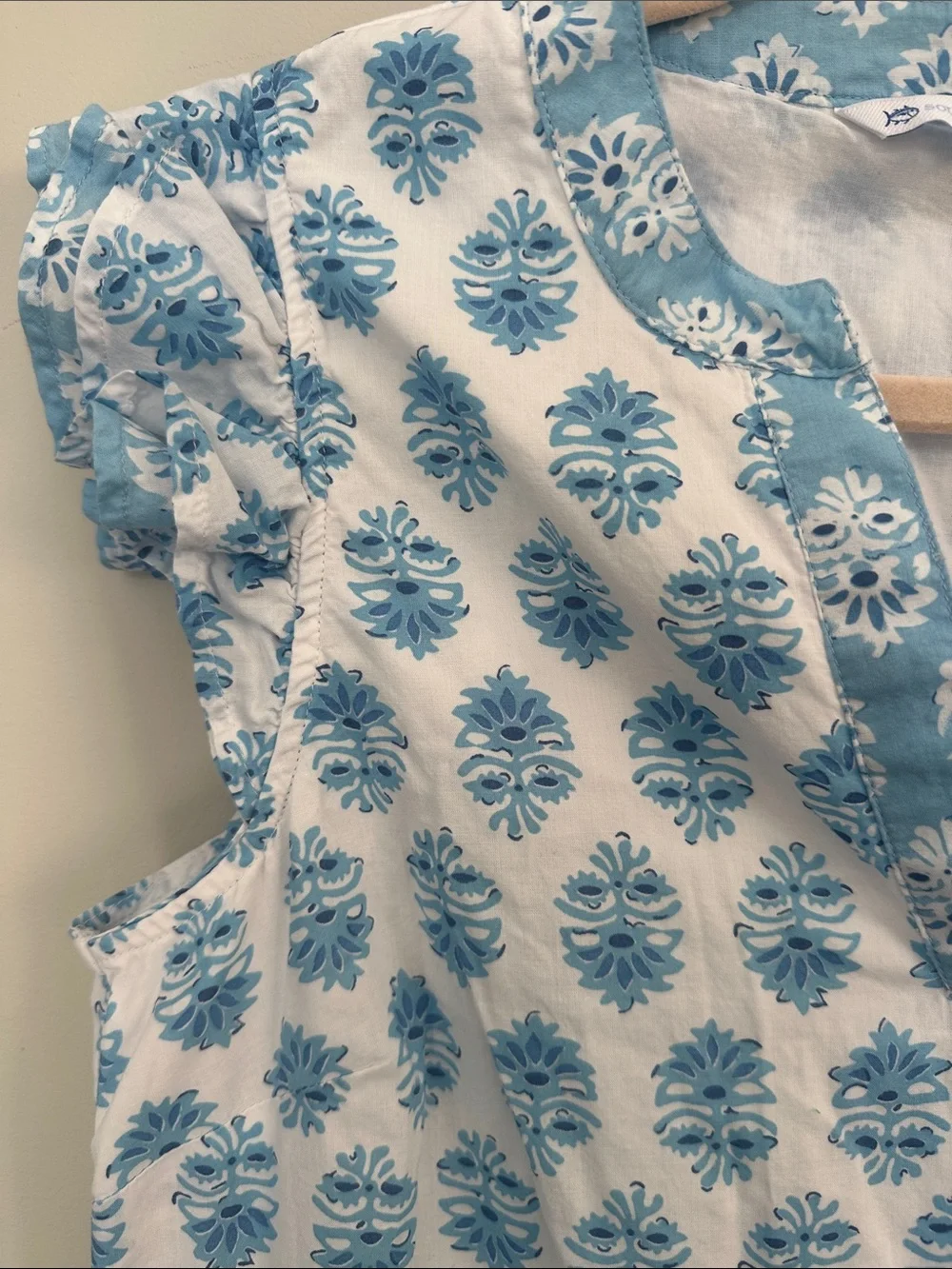 Southern Tide White Dress with Blue Floral Print xs but fits like a small